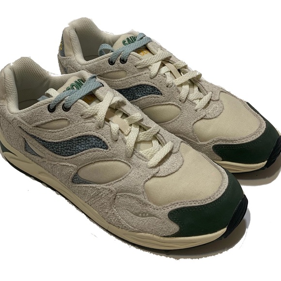 13 / Saucony Colour Cream and Green Sneakers - Picture 1 of 7